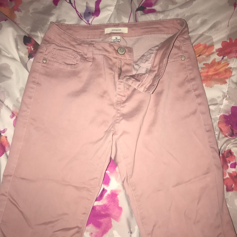 Light pink skinny jeans/ jeggings